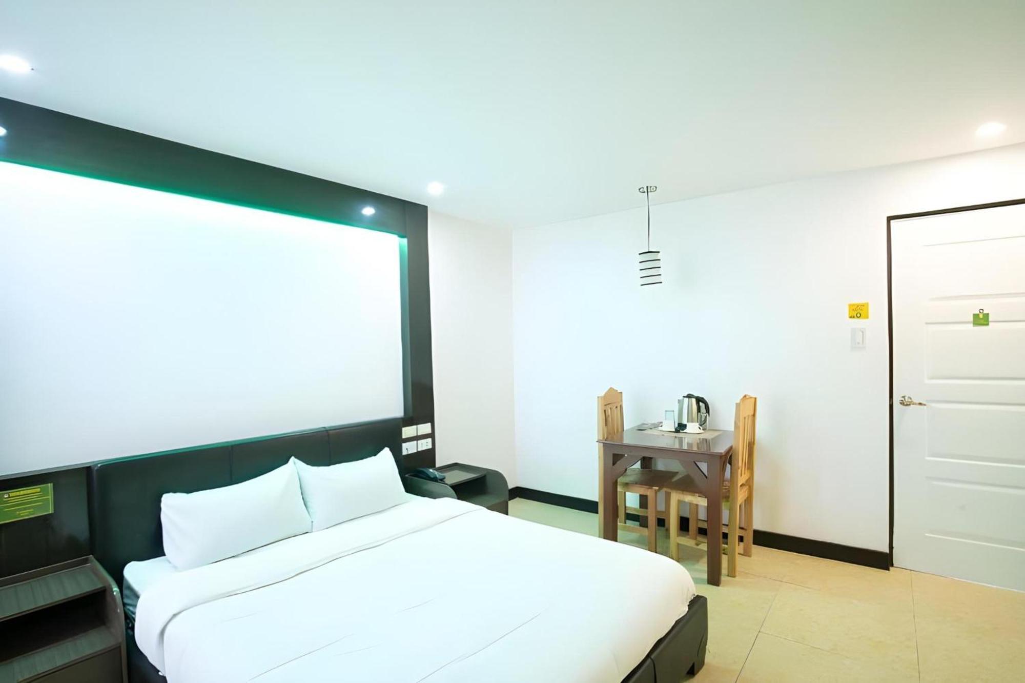 Oyo 195 Ranchotel - Binan Экстерьер фото
