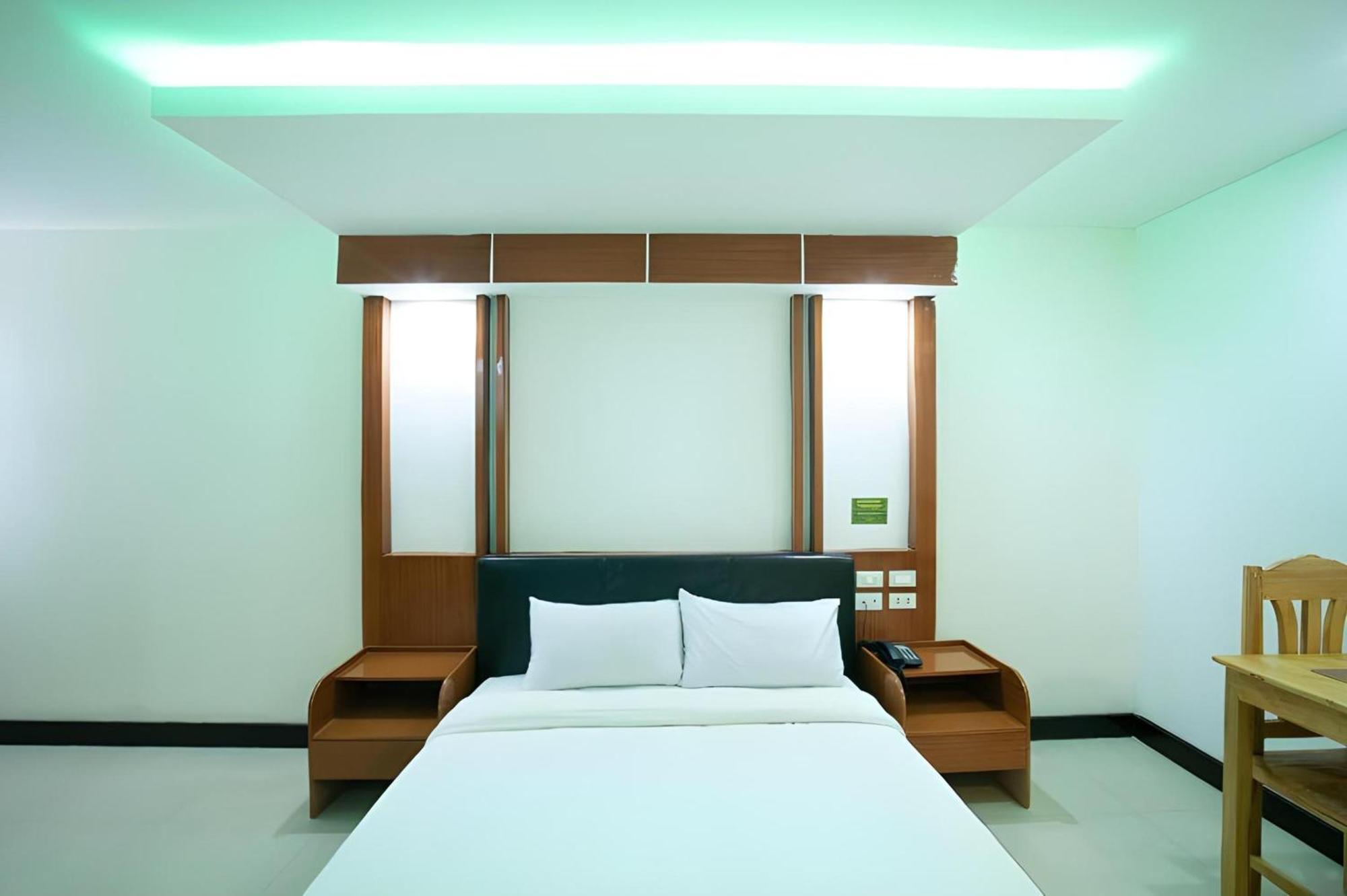 Oyo 195 Ranchotel - Binan Экстерьер фото