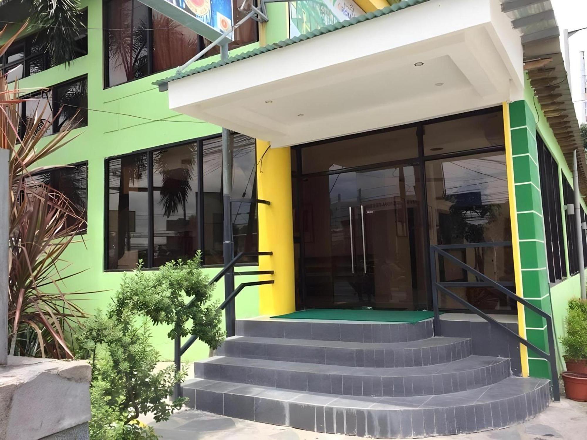 Oyo 195 Ranchotel - Binan Экстерьер фото